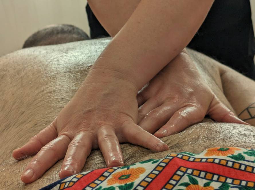 Massage sportif suédois, manoeuvre du dos